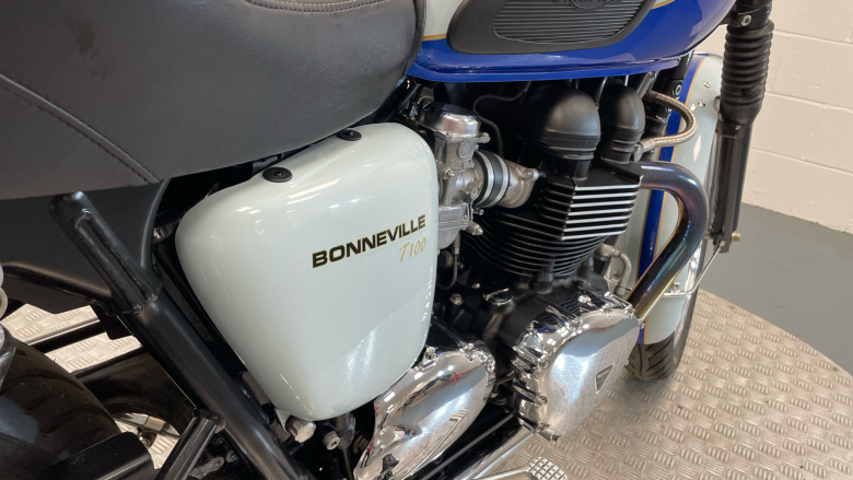Triumph Bonneville T100 (10MY)